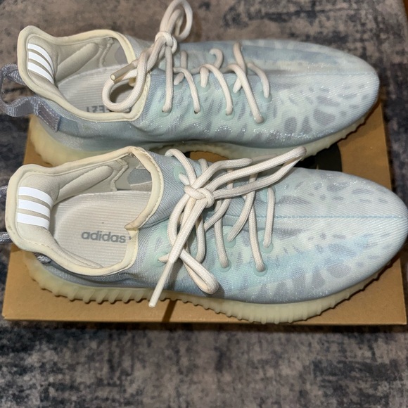 Yeezy Boost 350 V2 Mono Ice - Picture 2 of 5